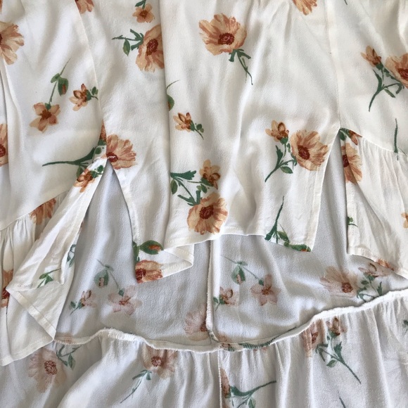 STUNNING FOREVER 21 FLORAL TOP🌻 - Picture 8 of 9